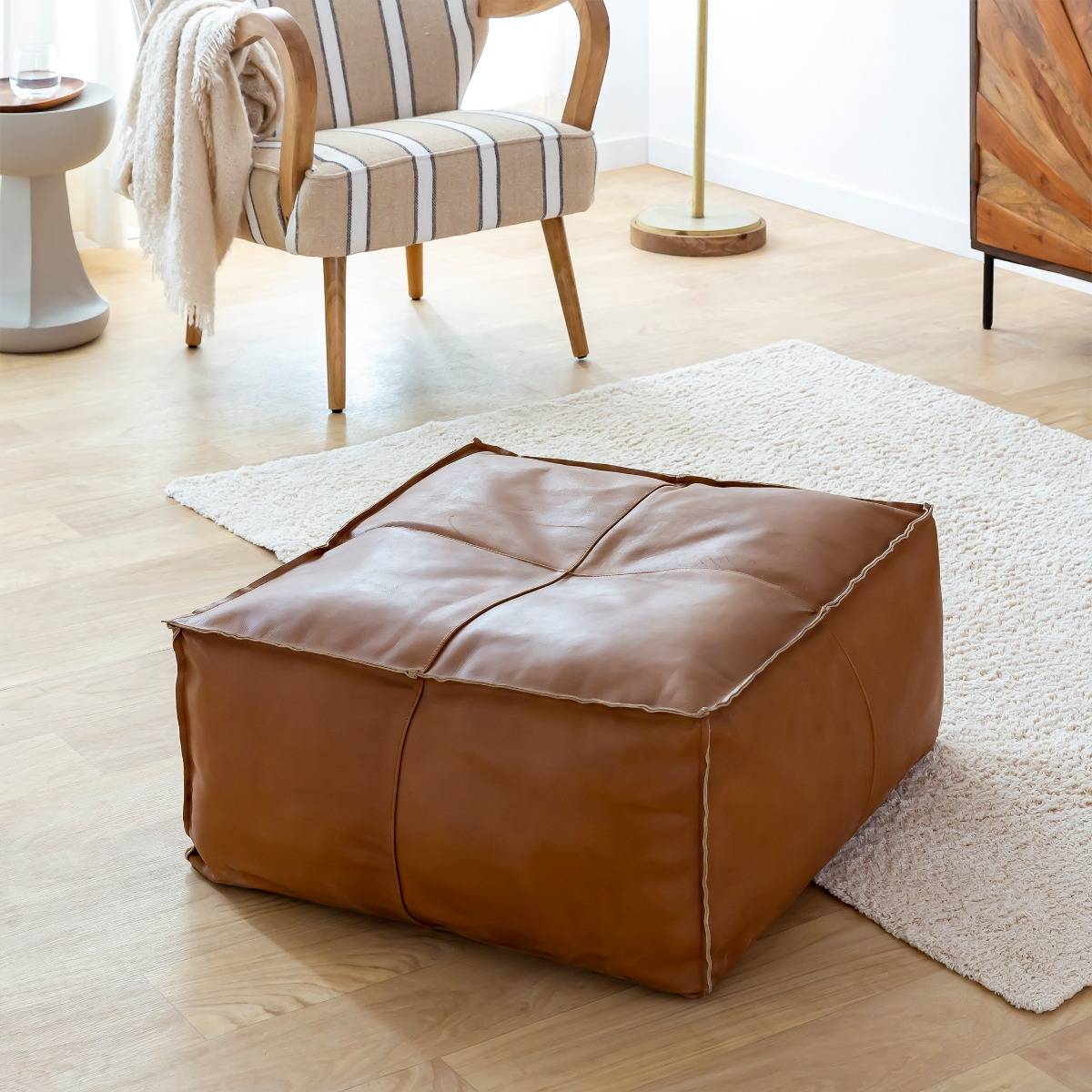 Pouf en cuir petit modèle Mina