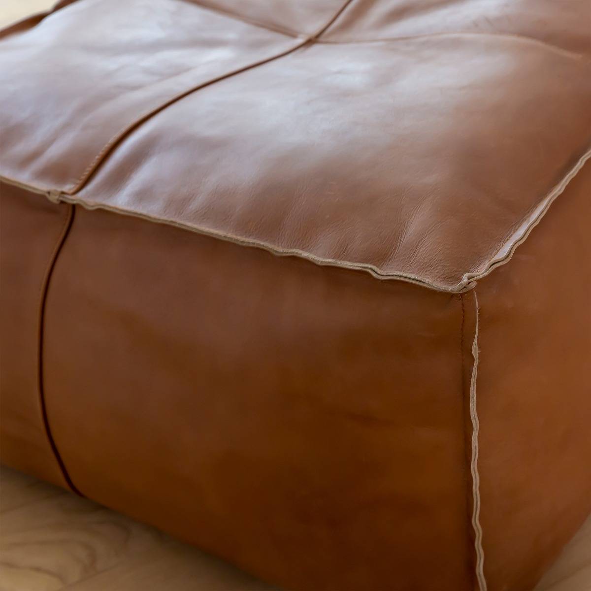 Pouf en cuir petit modèle Mina