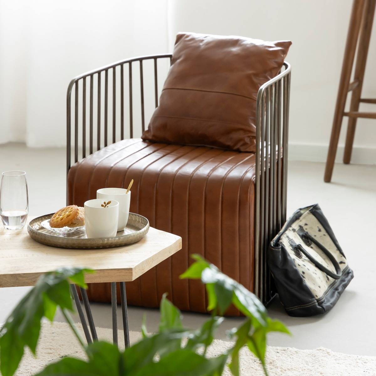 Fauteuil en cuir marron et métal Zora