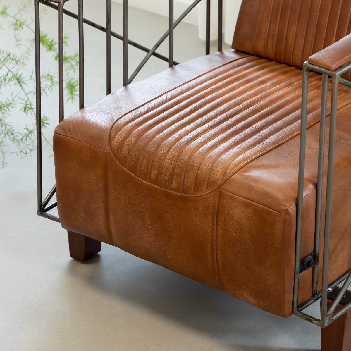 Fauteuil style aviateur en cuir marron et métal Zora