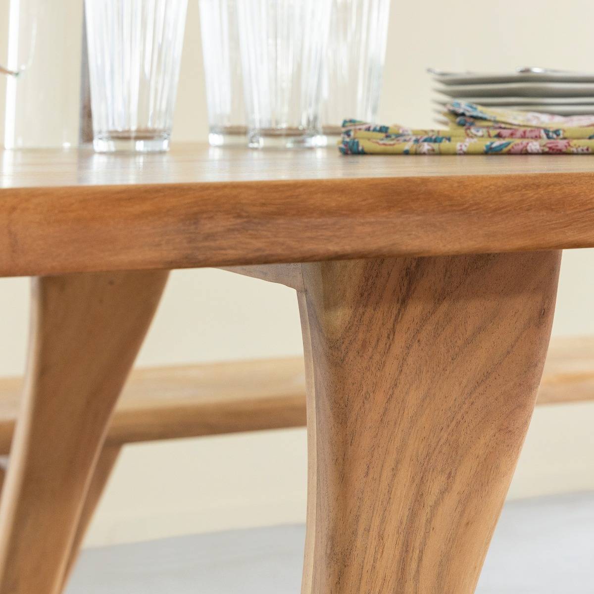 Table haute en bois d'acacia Orane