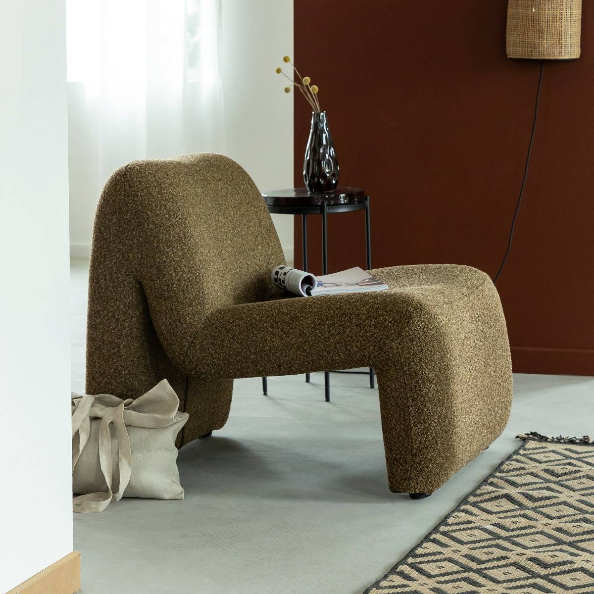 Fauteuil en tissu bouclette marron Calya