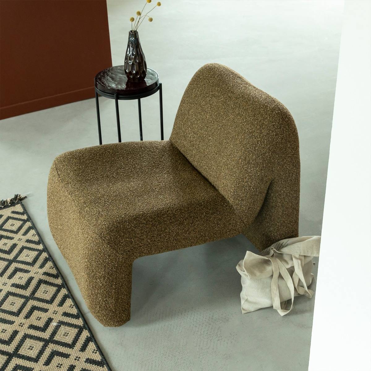 Fauteuil en tissu bouclette marron Calya