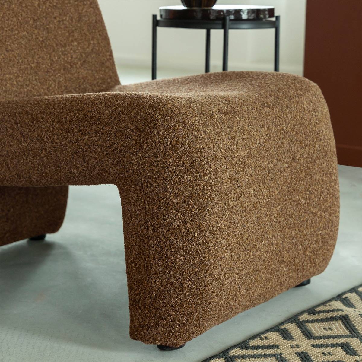 Fauteuil en tissu bouclette marron Ludovic