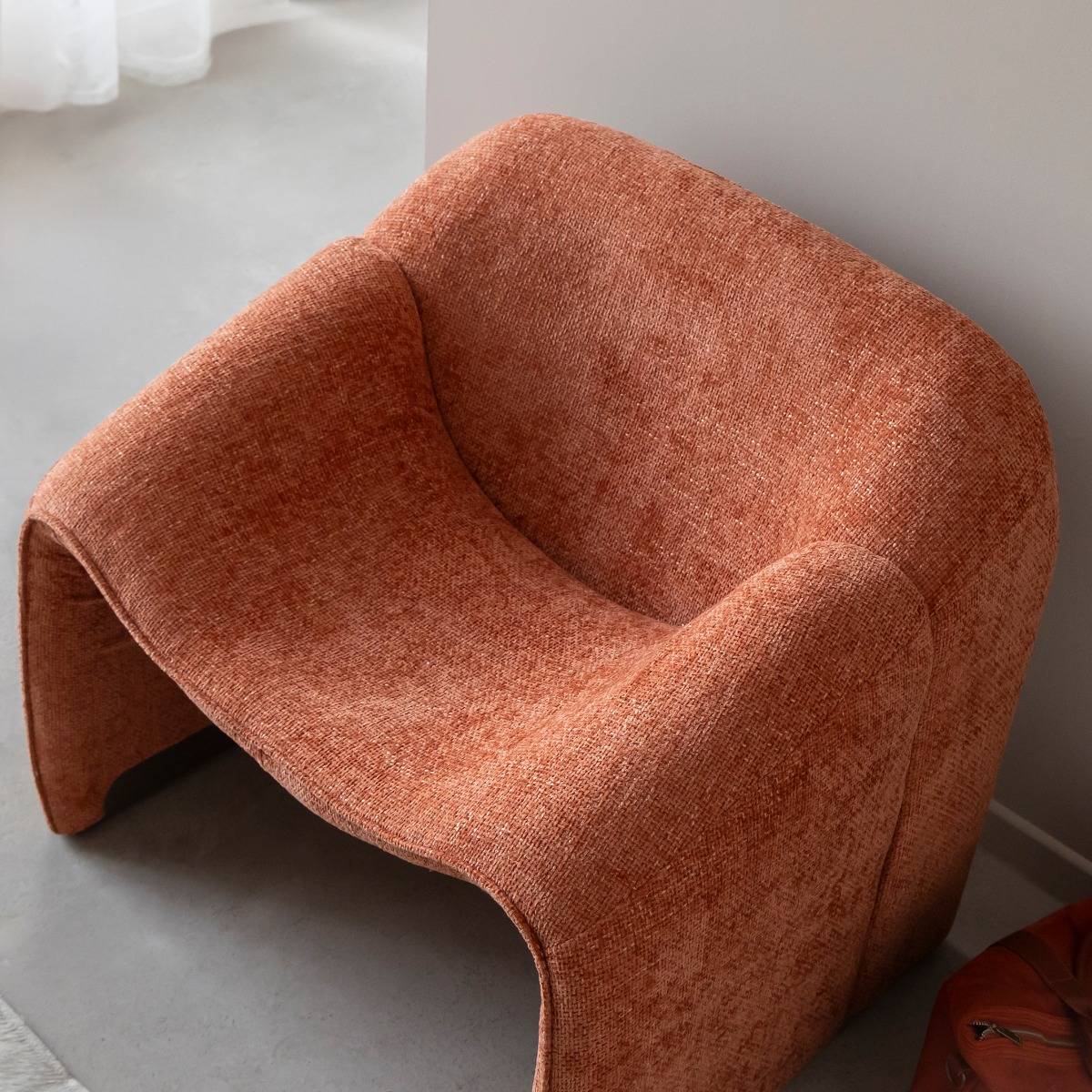Fauteuil en tissu terracotta Théa