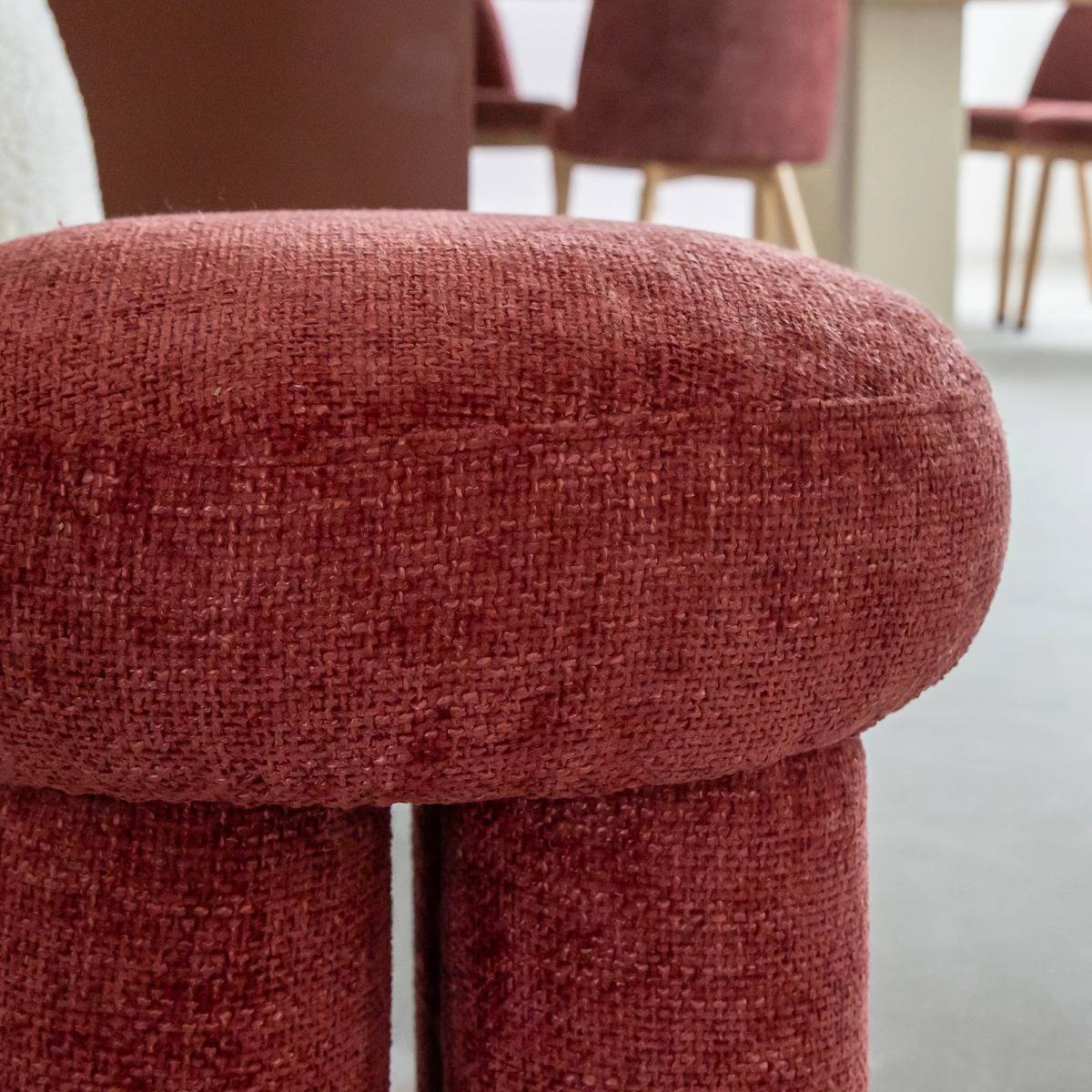 Petit tabouret en tissu fuchsia Toby