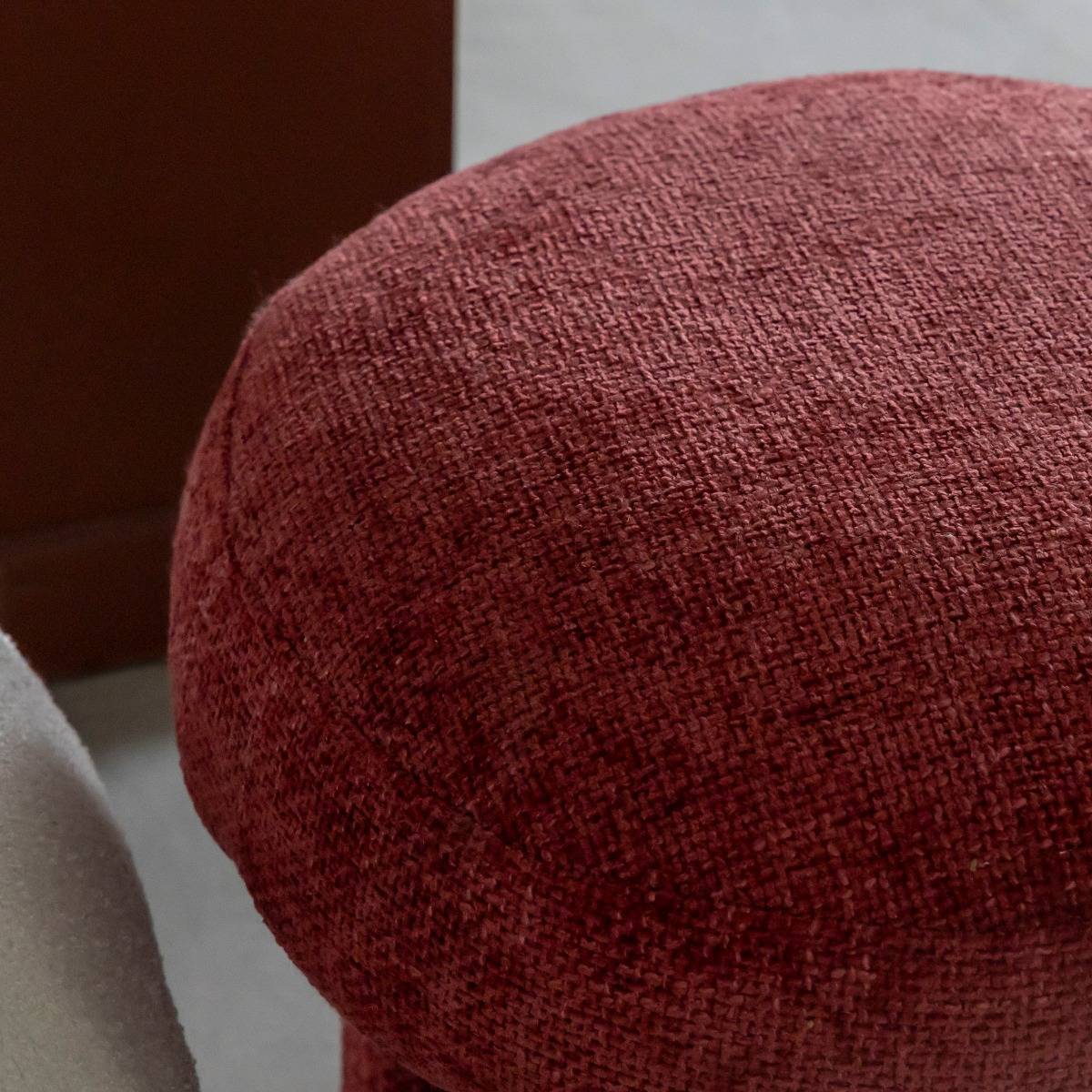 Petit tabouret en tissu fuchsia Toby