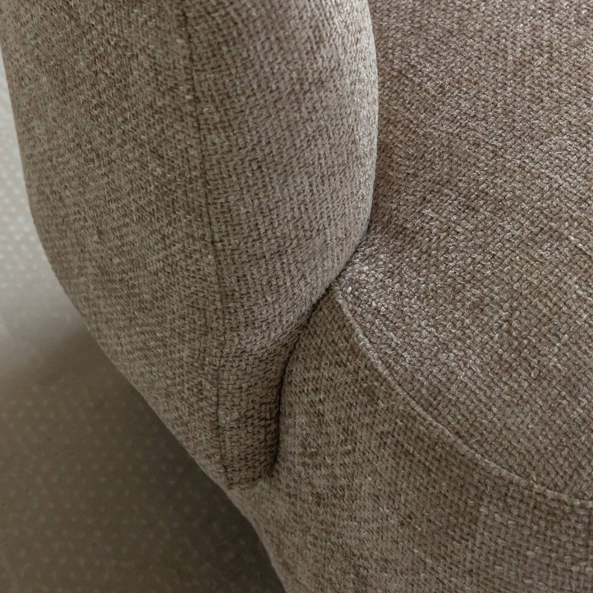 Fauteuil arrondi en tissu taupe Norton