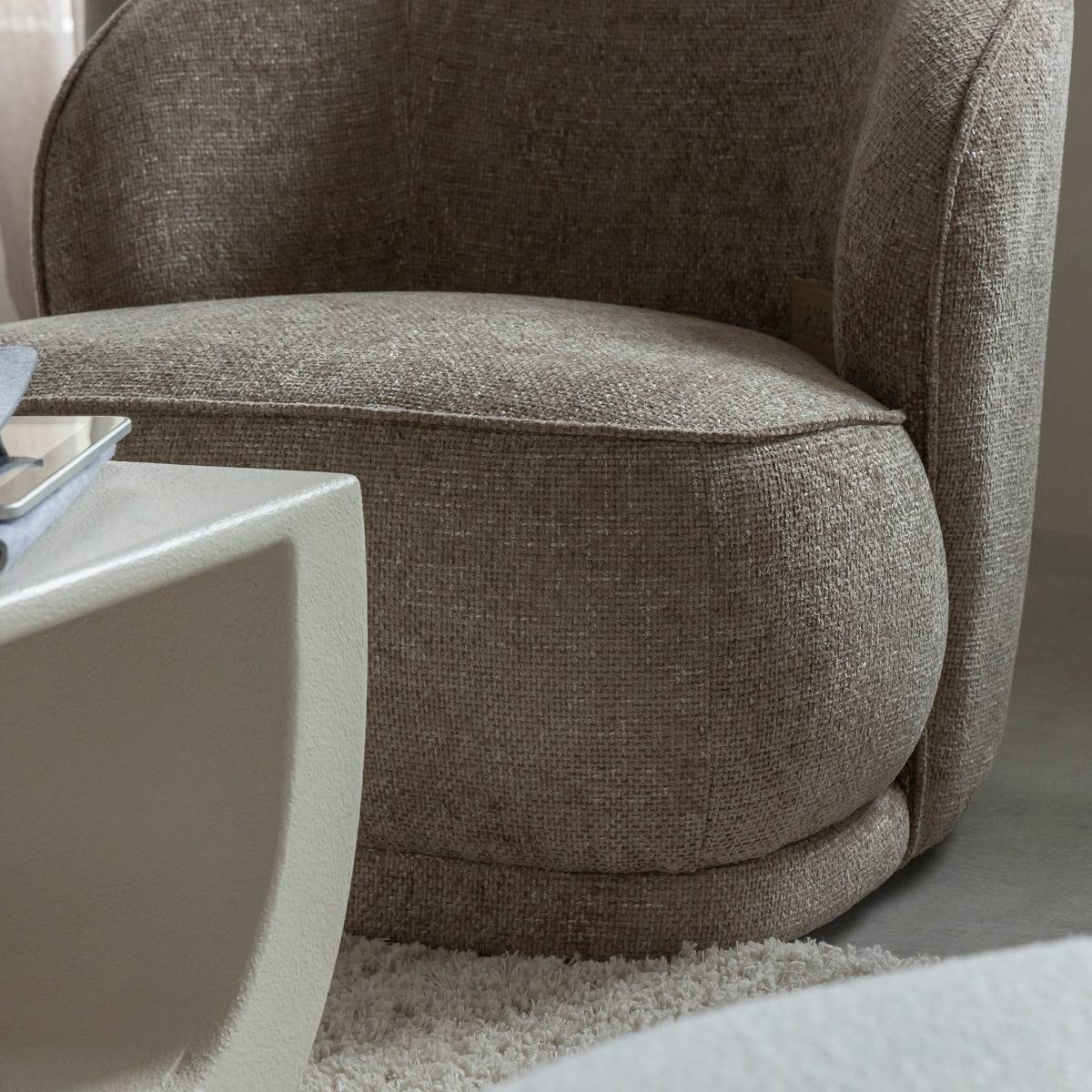 Fauteuil en tissu taupe Travis