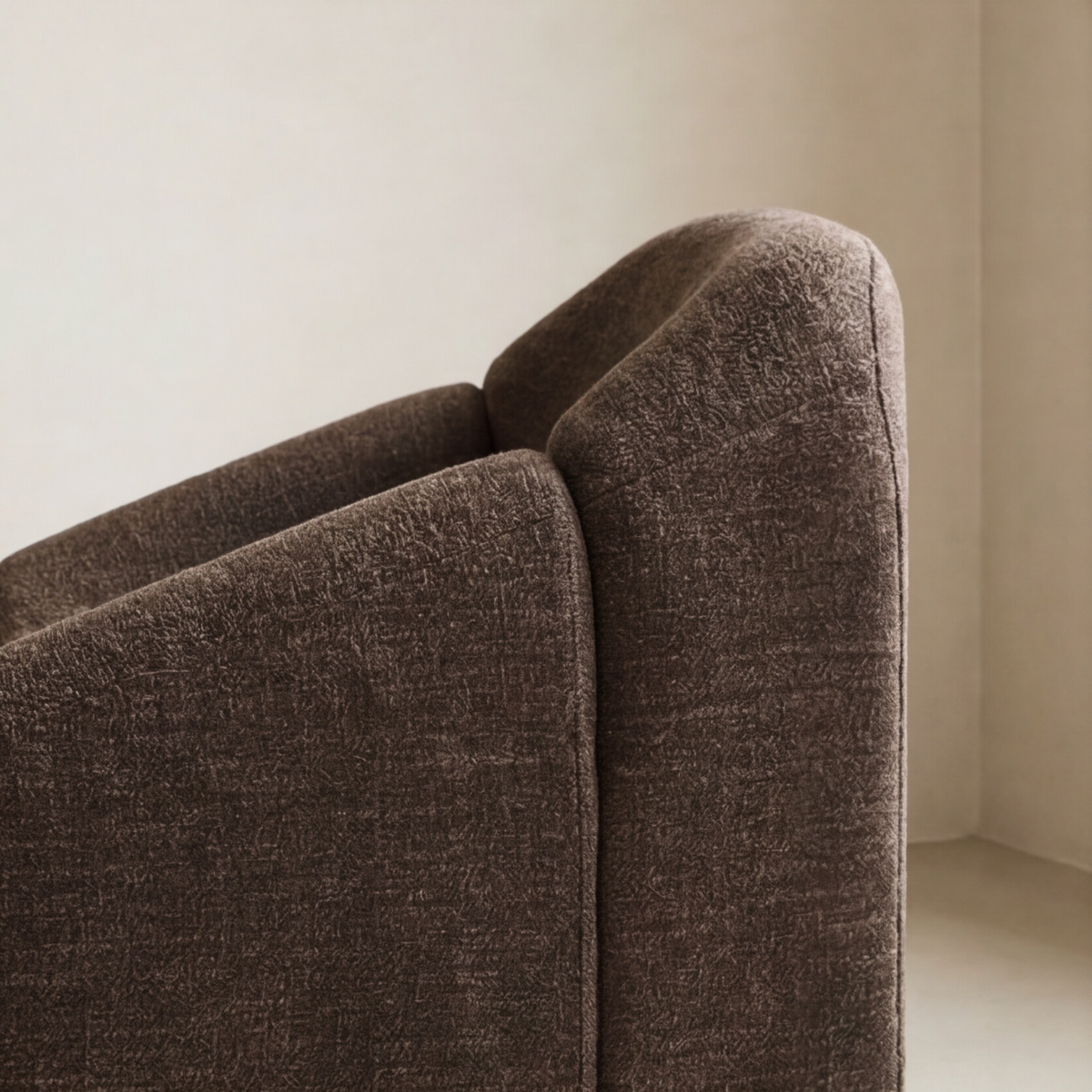 Fauteuil confort en tissu marron Théa