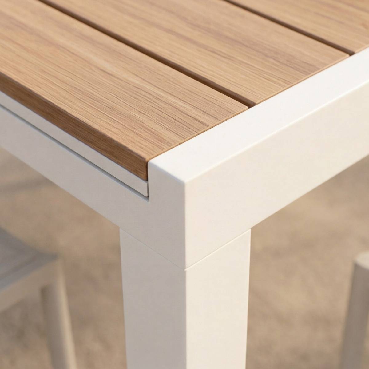 Table de jardin blanche en aluminium Ayden