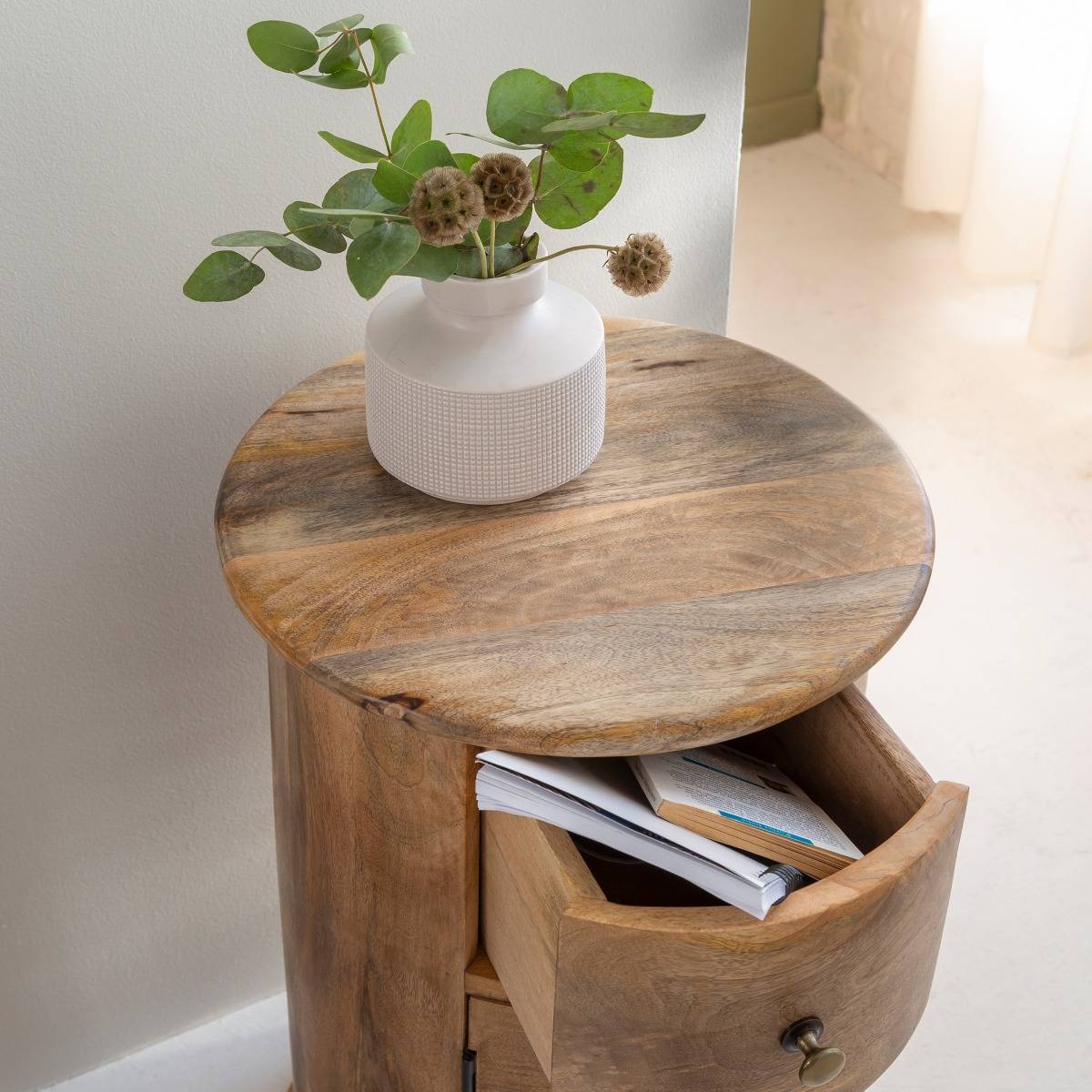 Table de chevet ronde en bois de manguier avec porte Maëva
