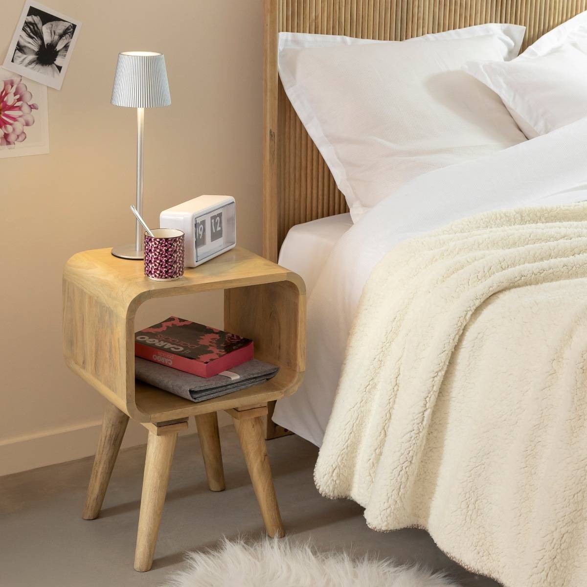 Table de chevet avec niche en bois de manguier Maëva