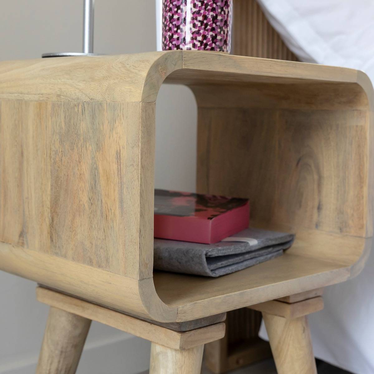 Table de chevet avec niche en bois de manguier Maëva
