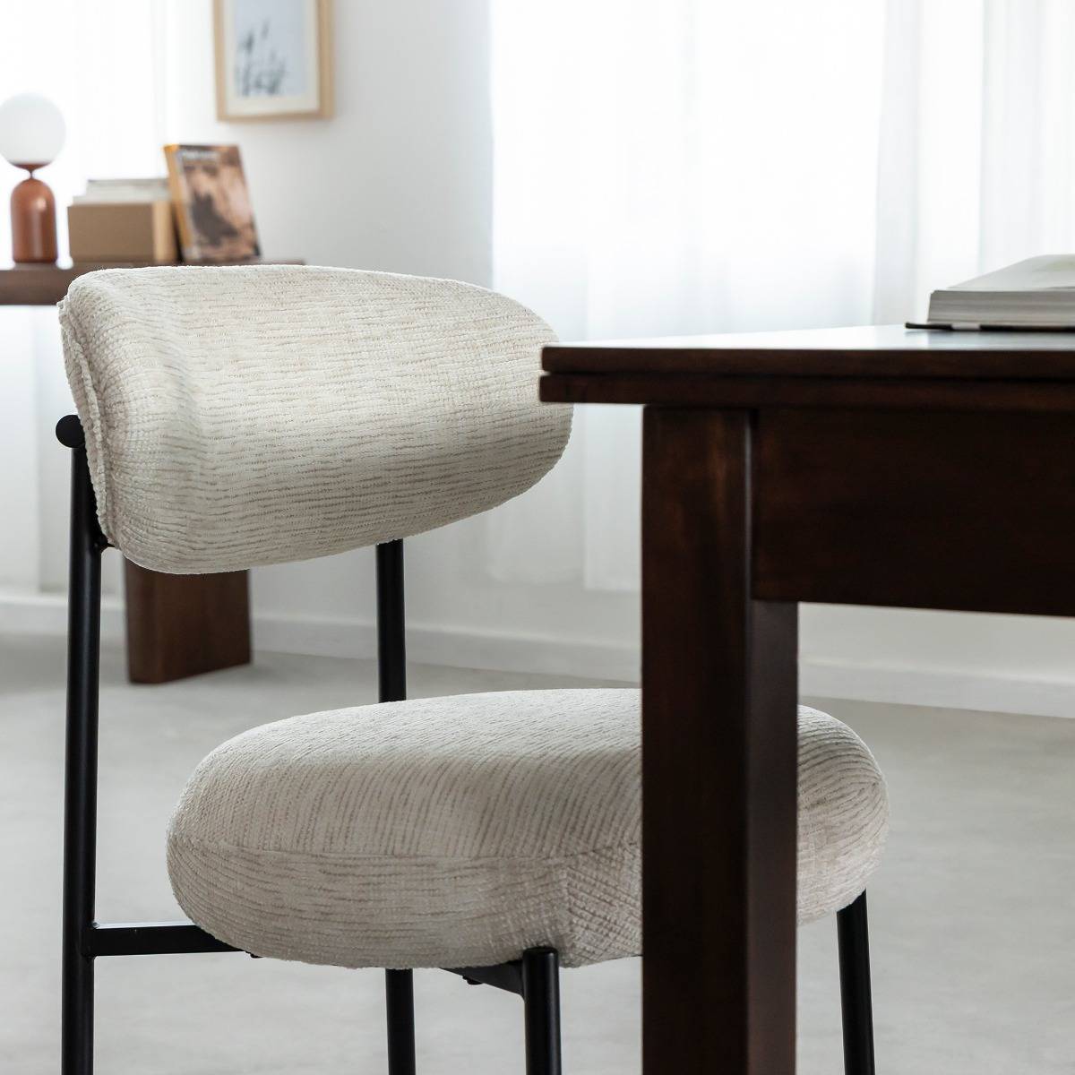 Chaise en tissu écru et pieds en métal noir Kanoa (lot de 2)