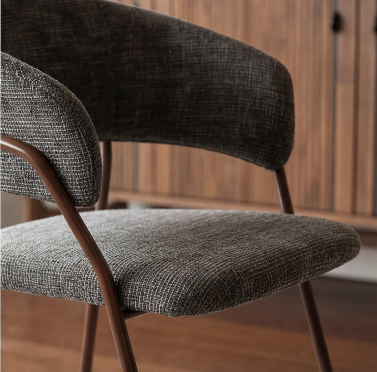 Chaise arrondie tissu gris chiné et pieds en métal effet bois Kanoa (lot de 2)