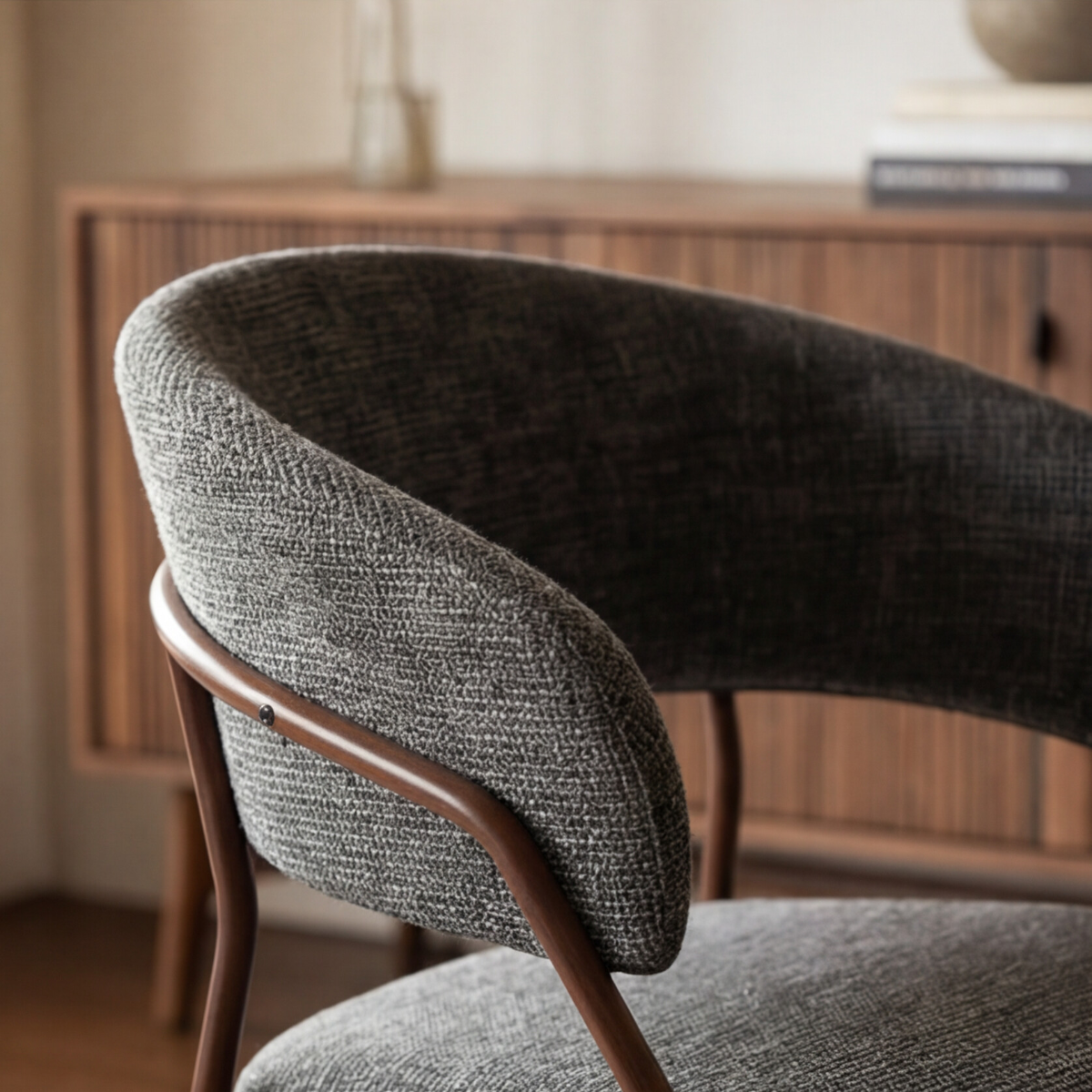 Chaise arrondie tissu gris chiné et pieds en métal effet bois Kanoa (lot de 2)