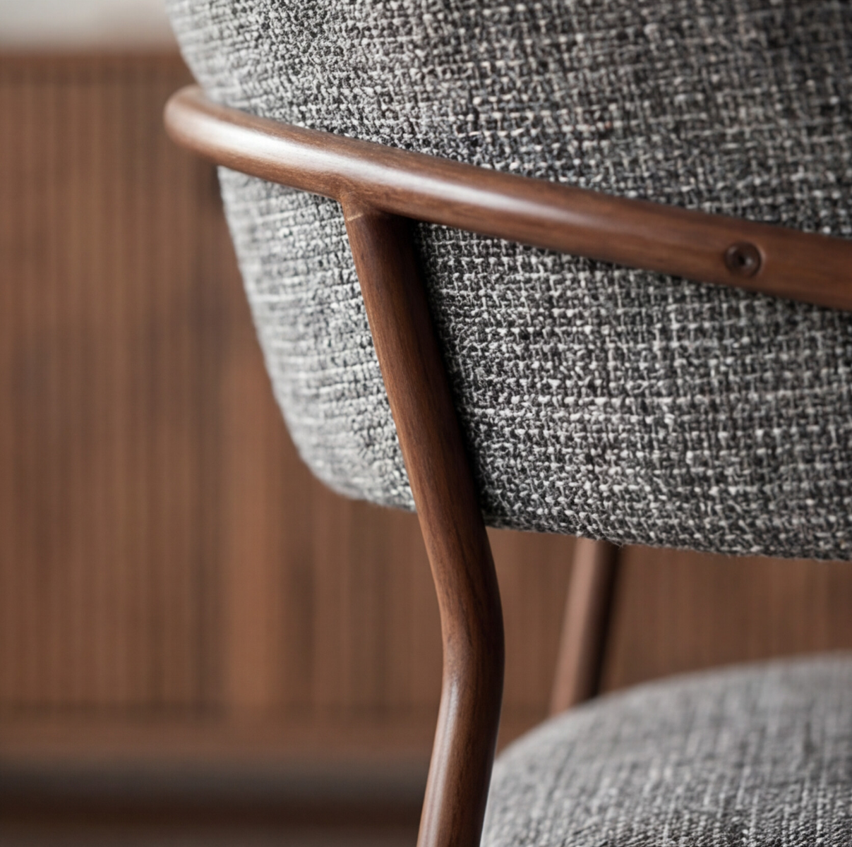 Chaise arrondie tissu gris chiné et pieds en métal effet bois Kanoa (lot de 2)