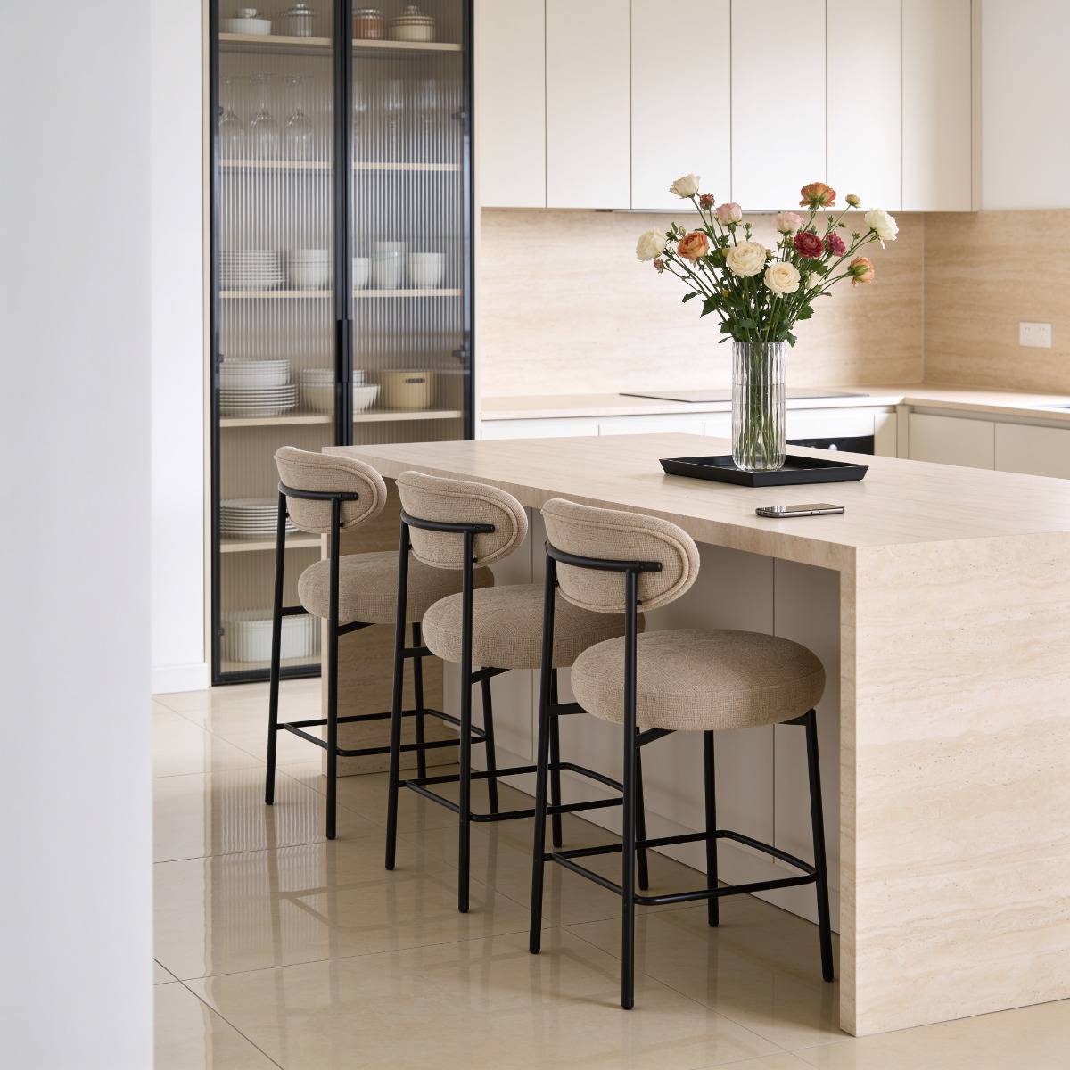 Tabouret de bar en tissu écru et pieds en métal noir Janis (lot de 2)