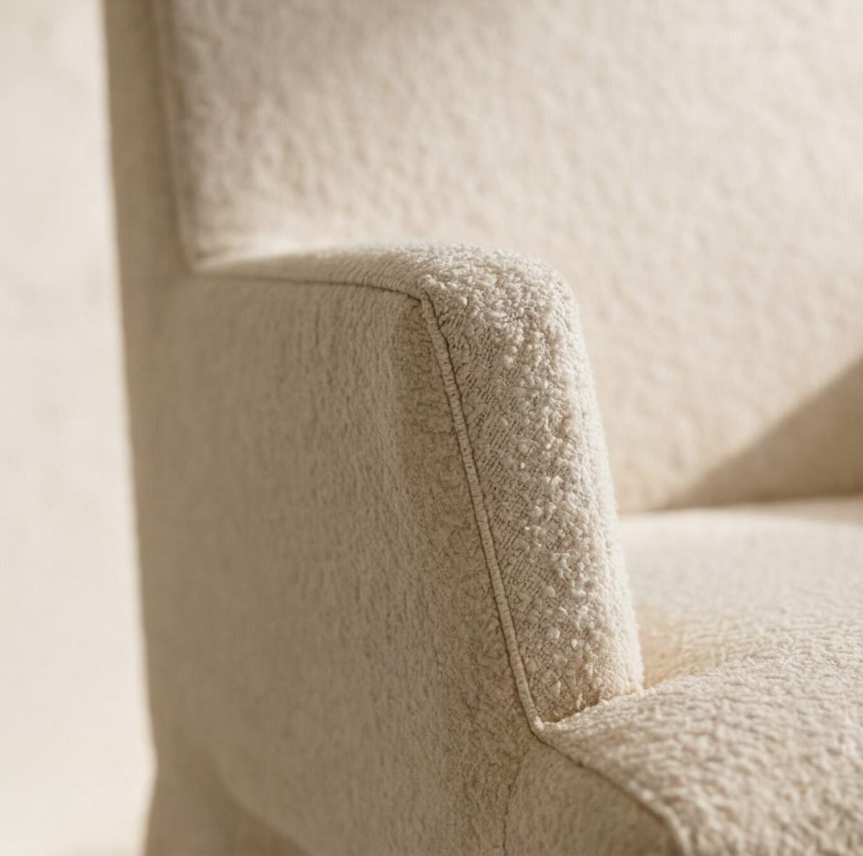 Fauteuil en tissu bouclette écru Kara