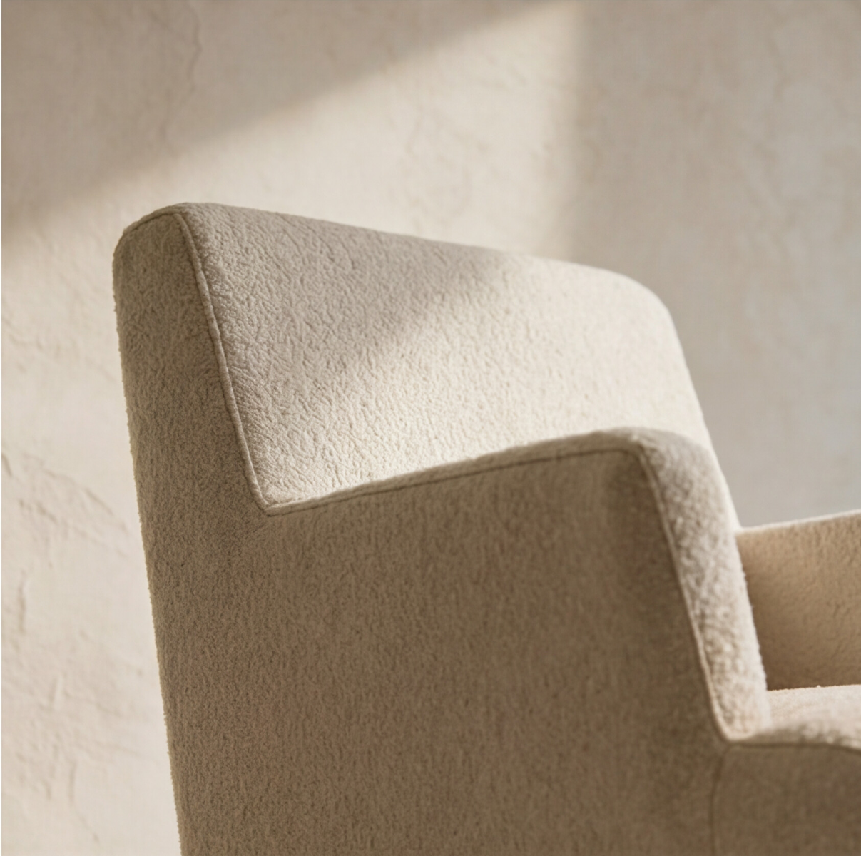 Fauteuil en tissu bouclette écru Kara