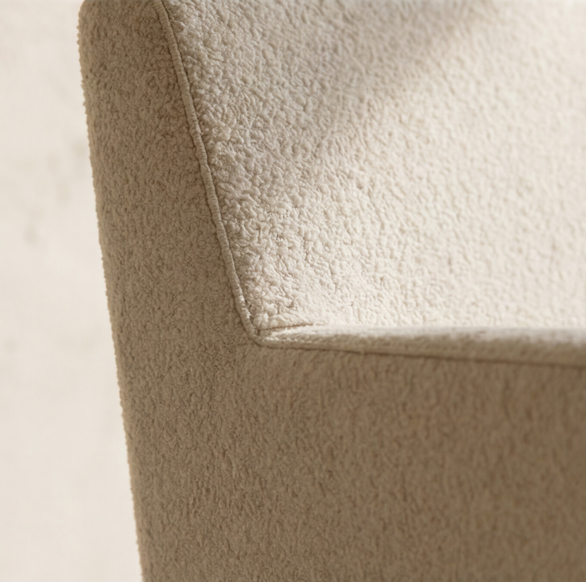 Fauteuil en tissu bouclette écru Kara