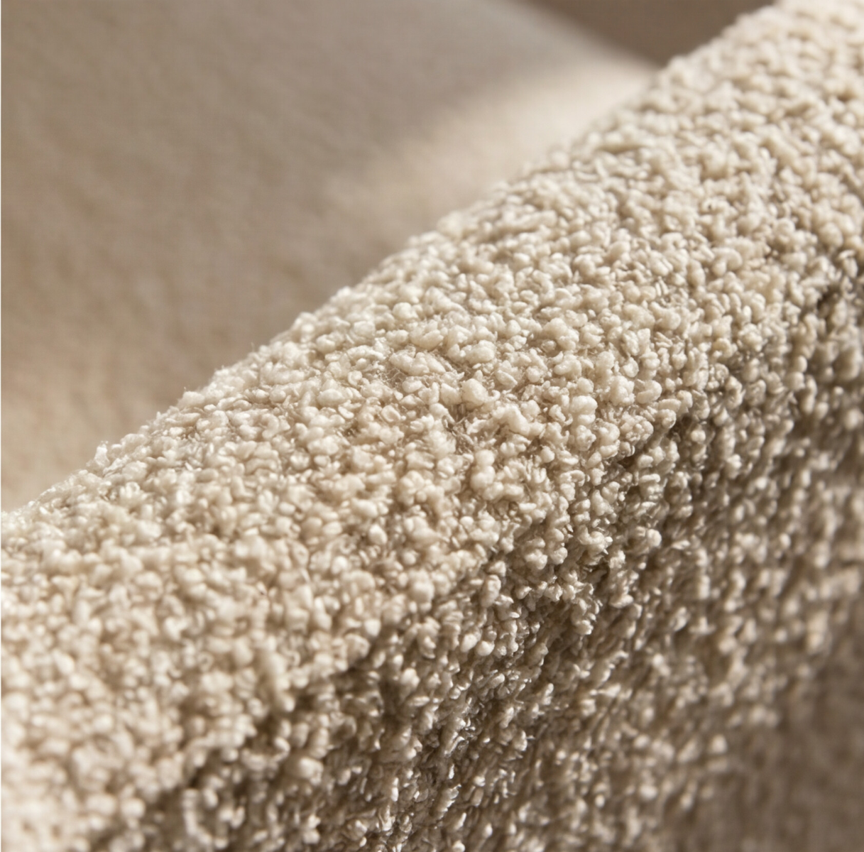 Fauteuil en tissu bouclette écru Kara