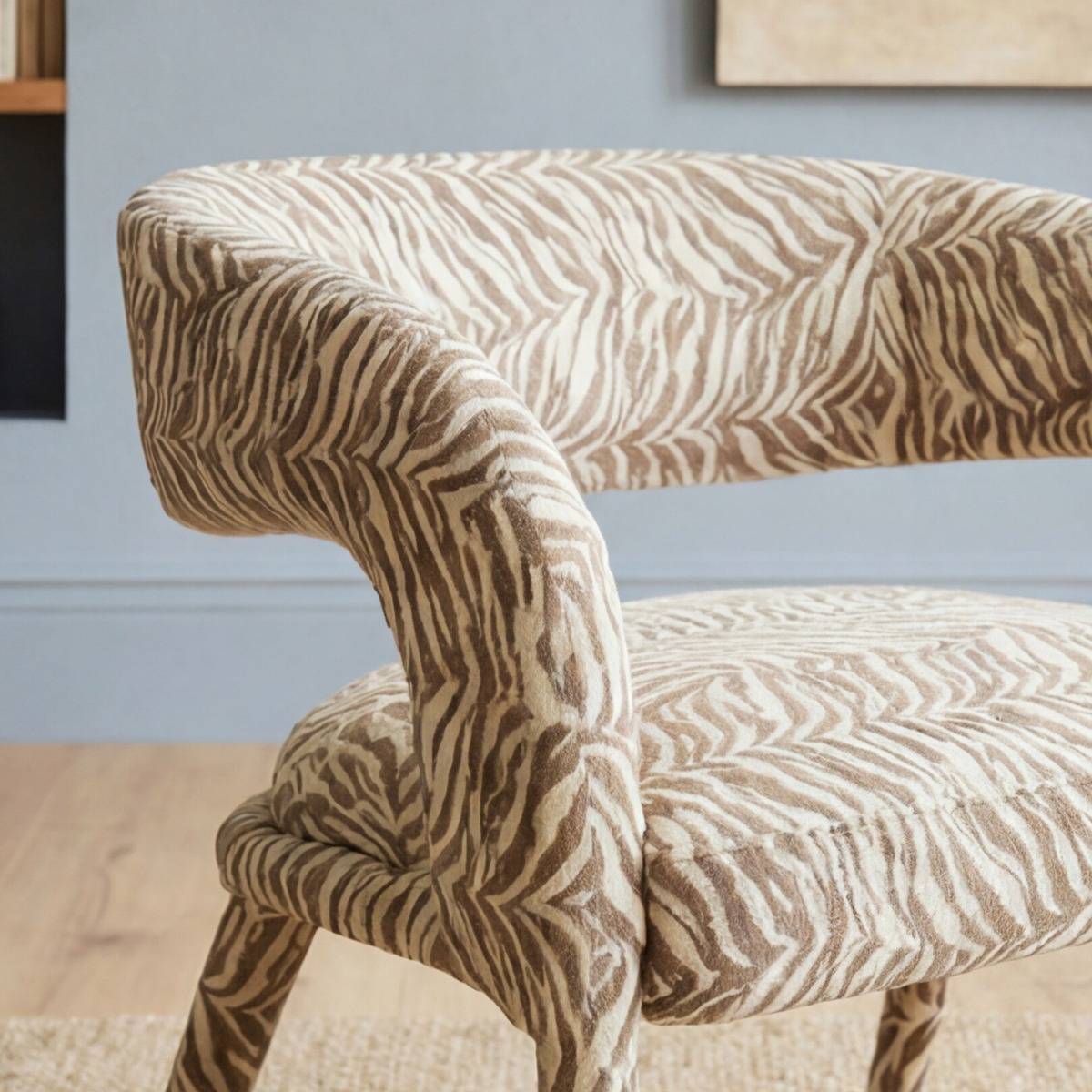 Fauteuil en tissu à motif zèbre Indira