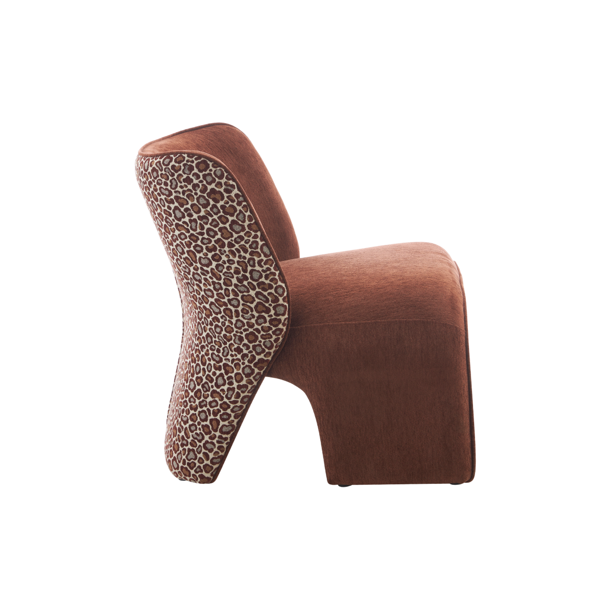 Fauteuil en tissu terracotta et motif léopard Indira