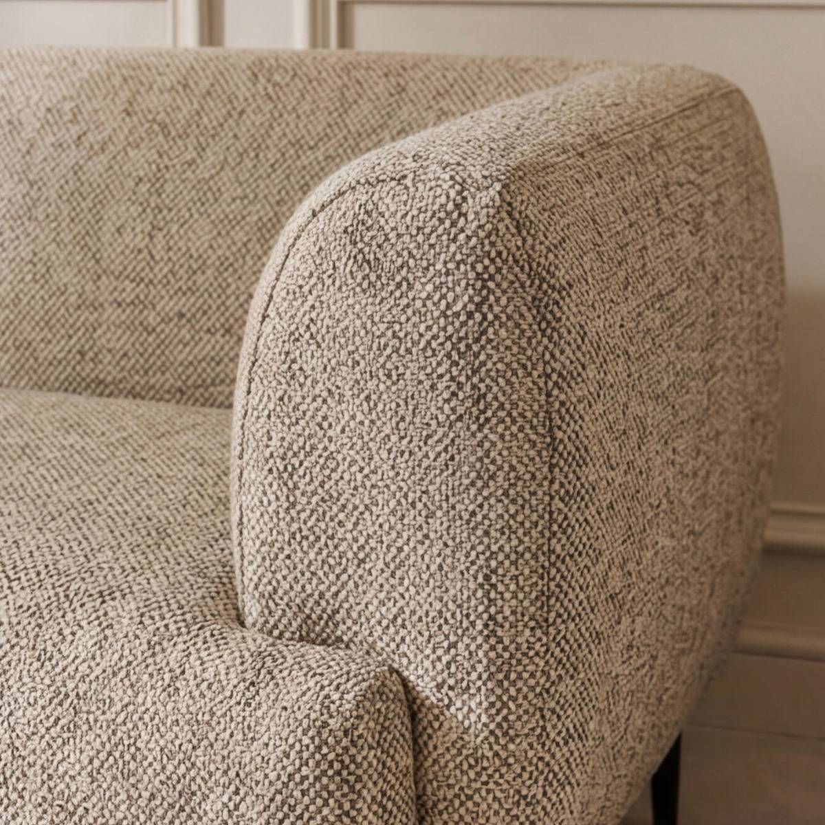 Canapé d'angle en tissu beige et pieds en bois Sacha