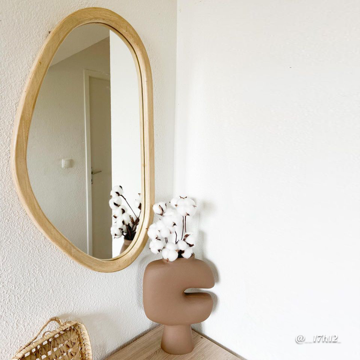 Miroir abstrait en bois de manguier clair Marley
