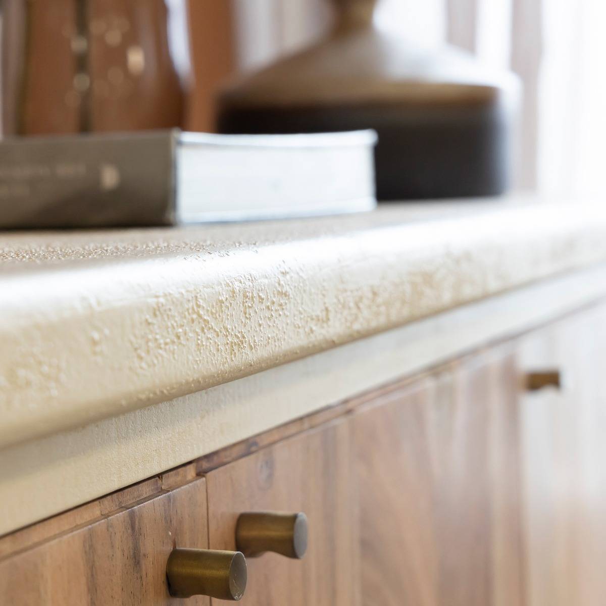 Buffet 3 portes en bois d'acacia et bois effet béton Dalva