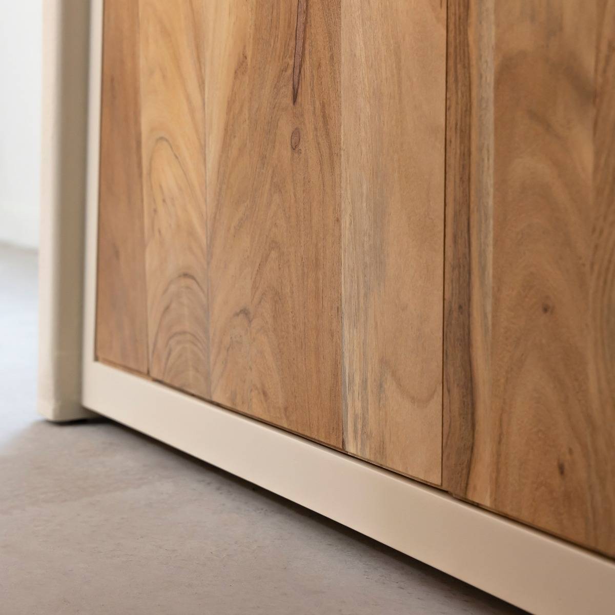 Buffet 2 portes en bois d'acacia et bois effet béton Dalva