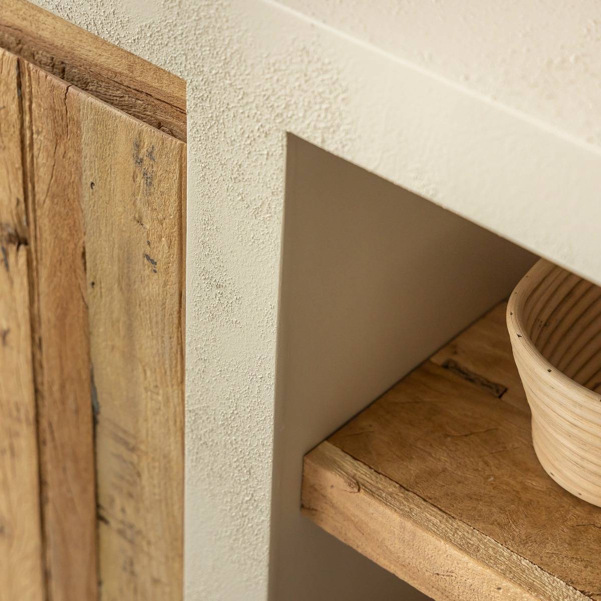 Buffet 2 portes avec étagères effet béton en bois recyclé Dalva