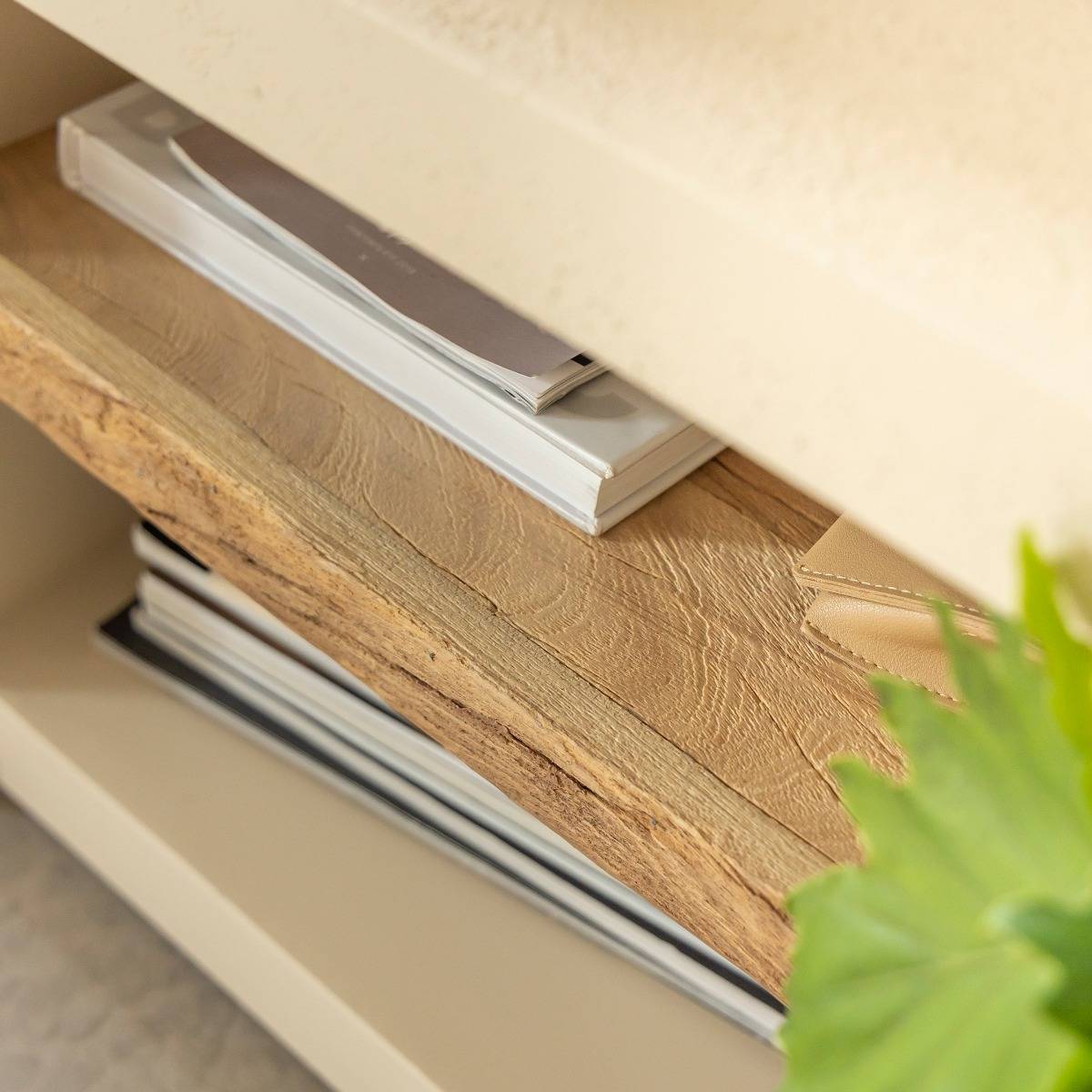 Meuble TV 2 portes et 1 étagère effet béton et bois recyclé Dalva