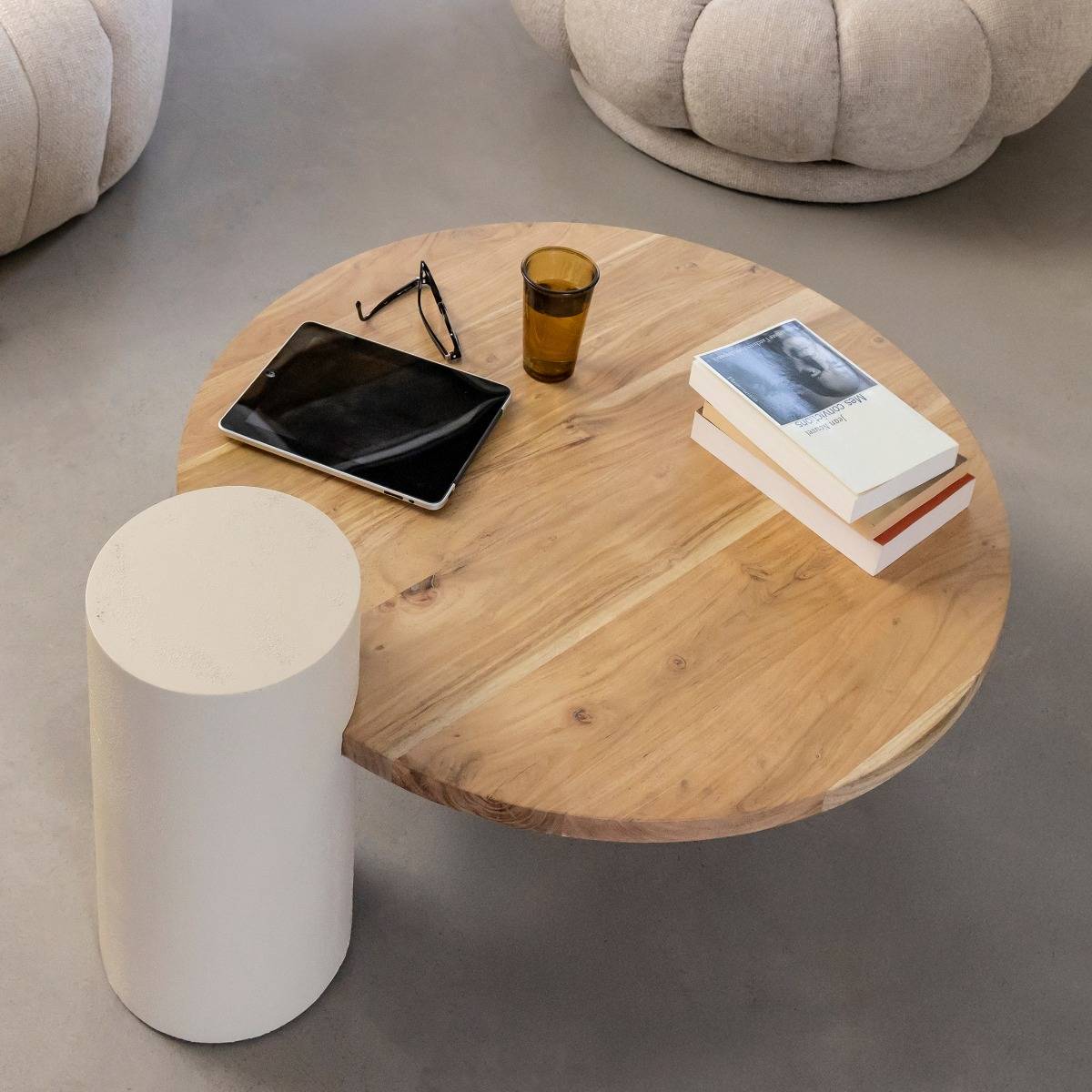 Table basse ronde effet béton et bois d'acacia Dalva