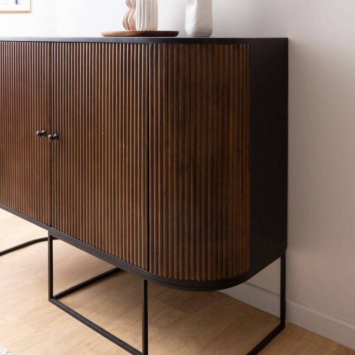 Petit buffet arrondi en bois de manguier et métal Ysé