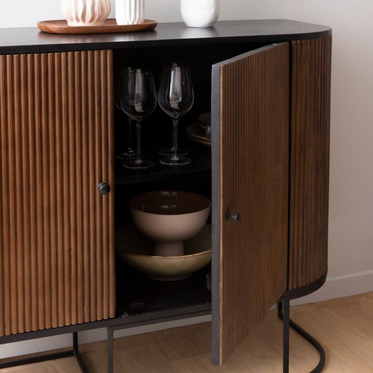 Petit buffet arrondi en bois de manguier et métal Ysé