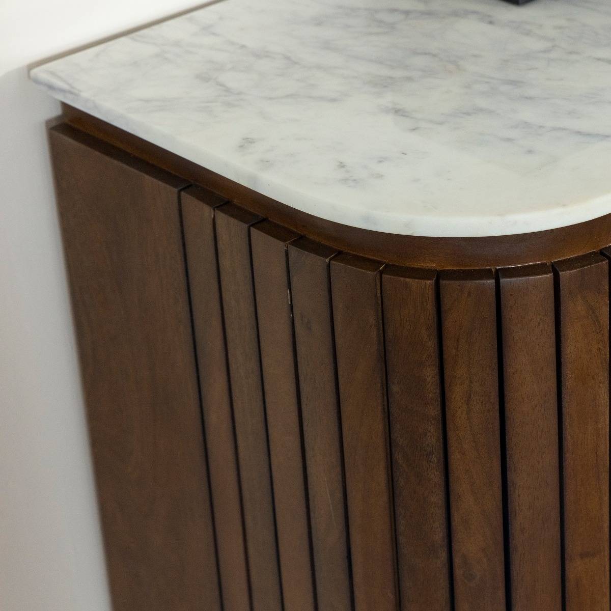 Commode 6 tiroirs en bois de manguier et marbre Sienne