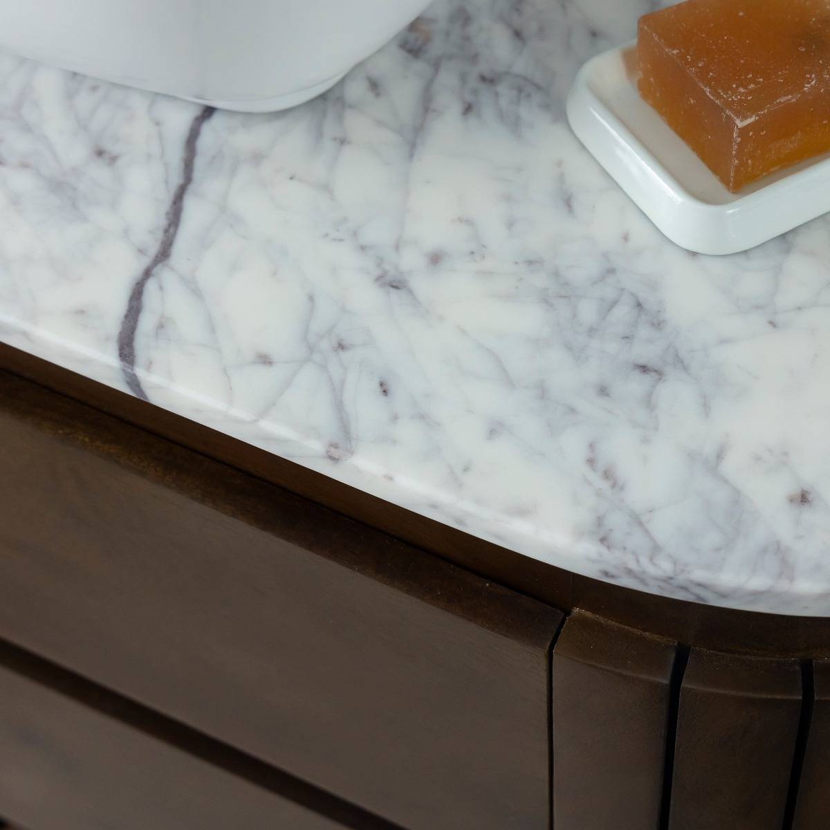 Meuble sous vasque 4 tiroirs en bois de manguier et marbre Sienne