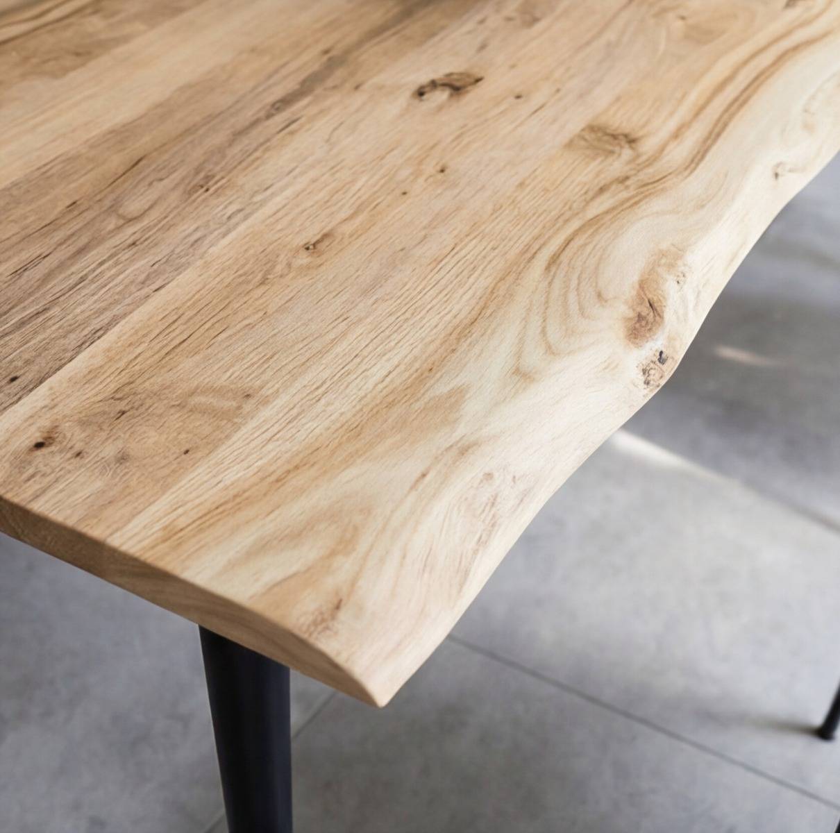 Table à manger en bois d'acacia pieds compas Tree