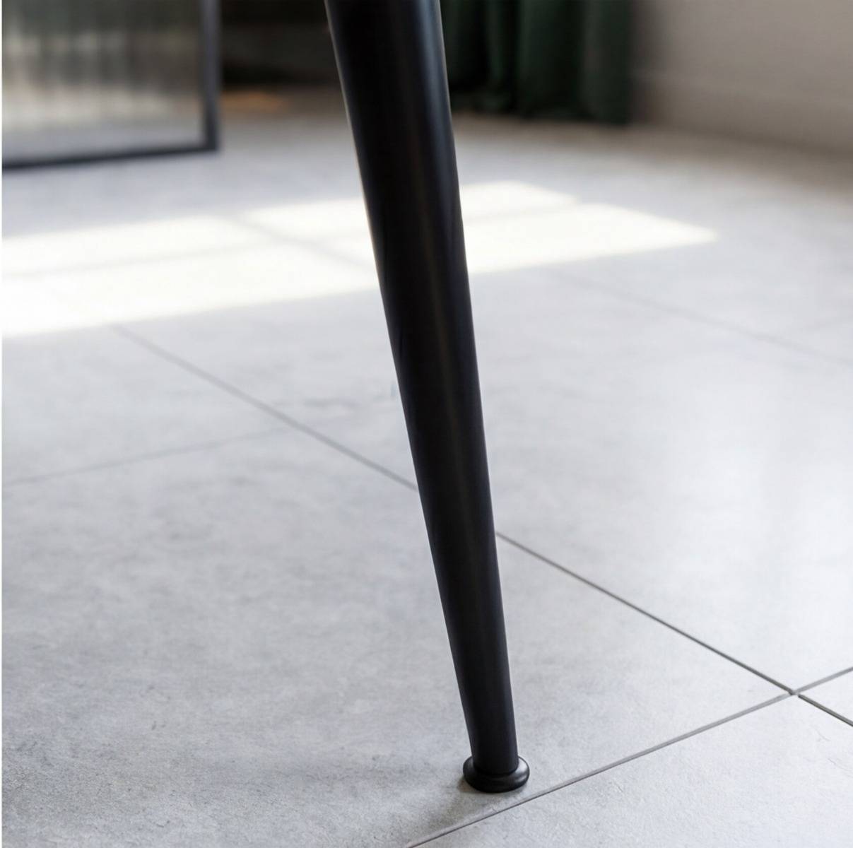 Table à manger en bois d'acacia pieds compas Tree