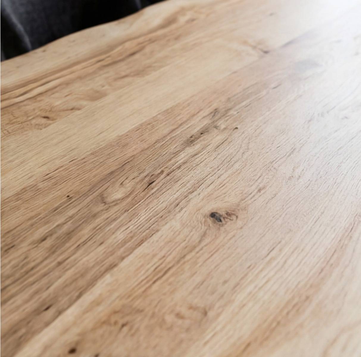 Table à manger en bois d'acacia pieds compas Tree