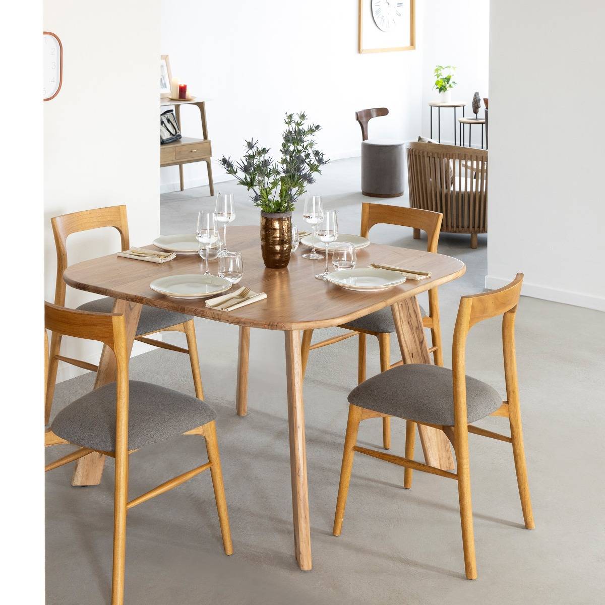 Table à manger en bois acacia Flora