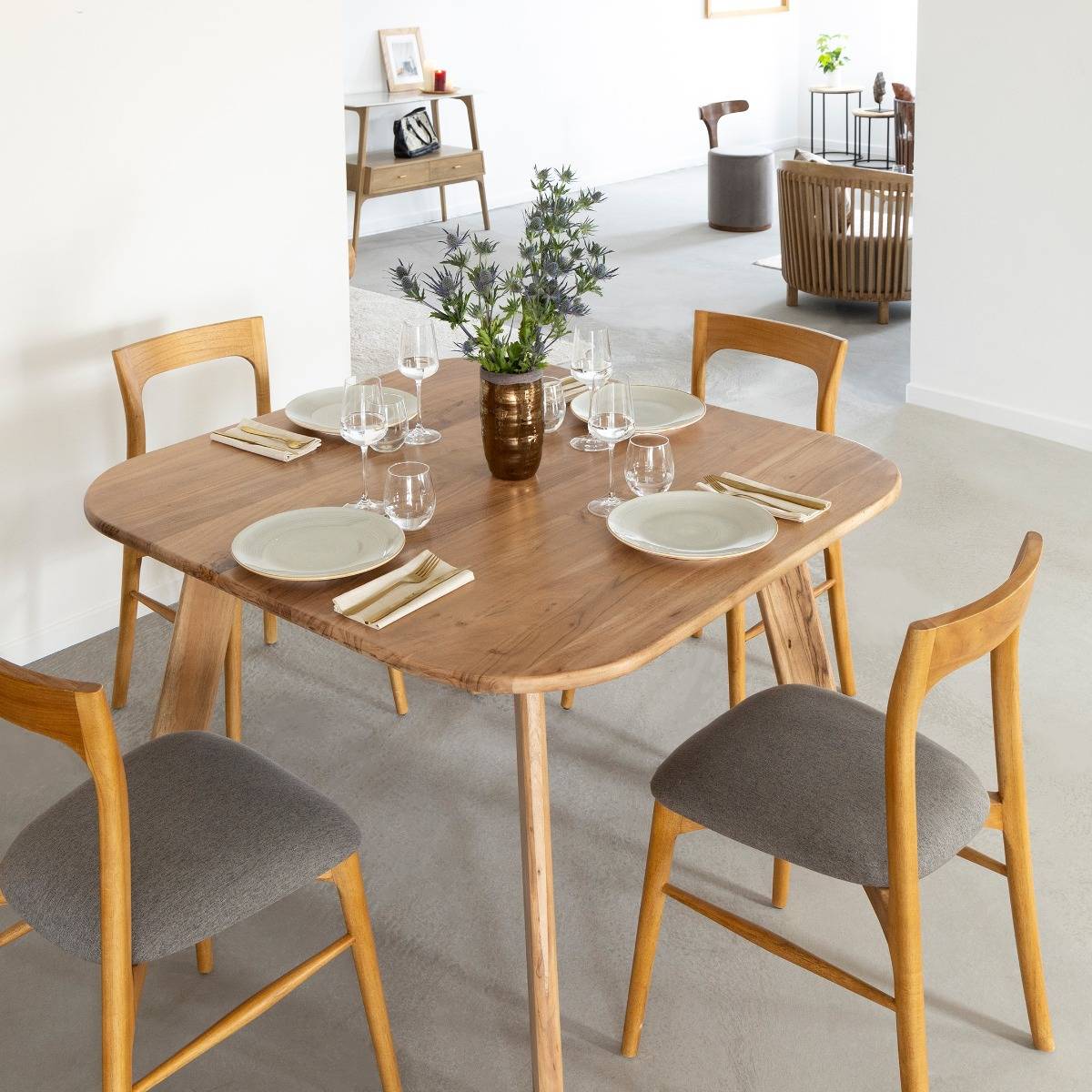 Table à manger en bois acacia Flora