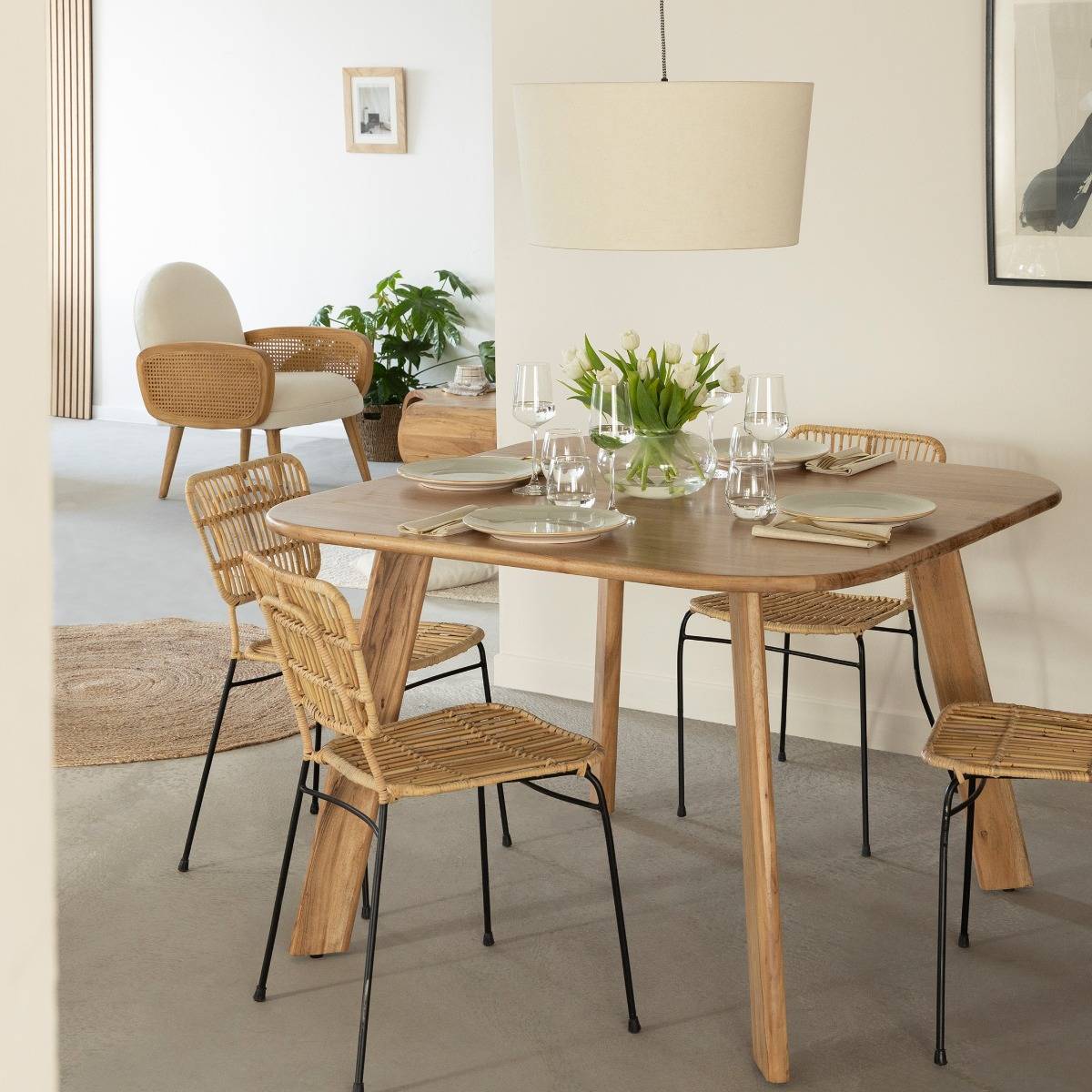 Table à manger en bois acacia Flora