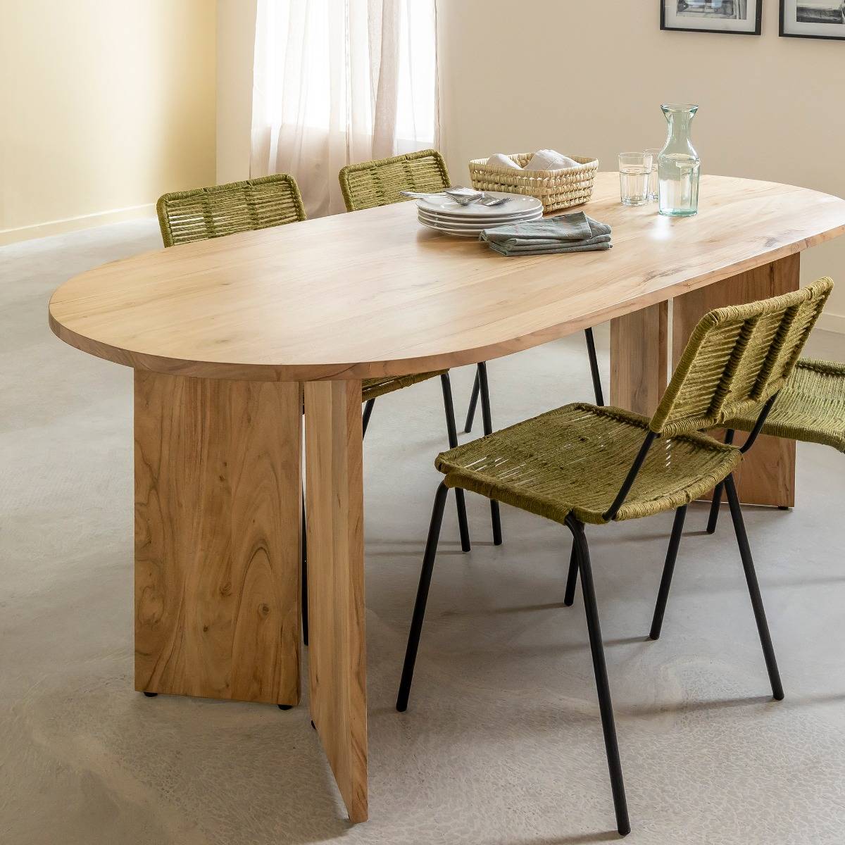 Table à manger ovale en bois d'acacia Elwen