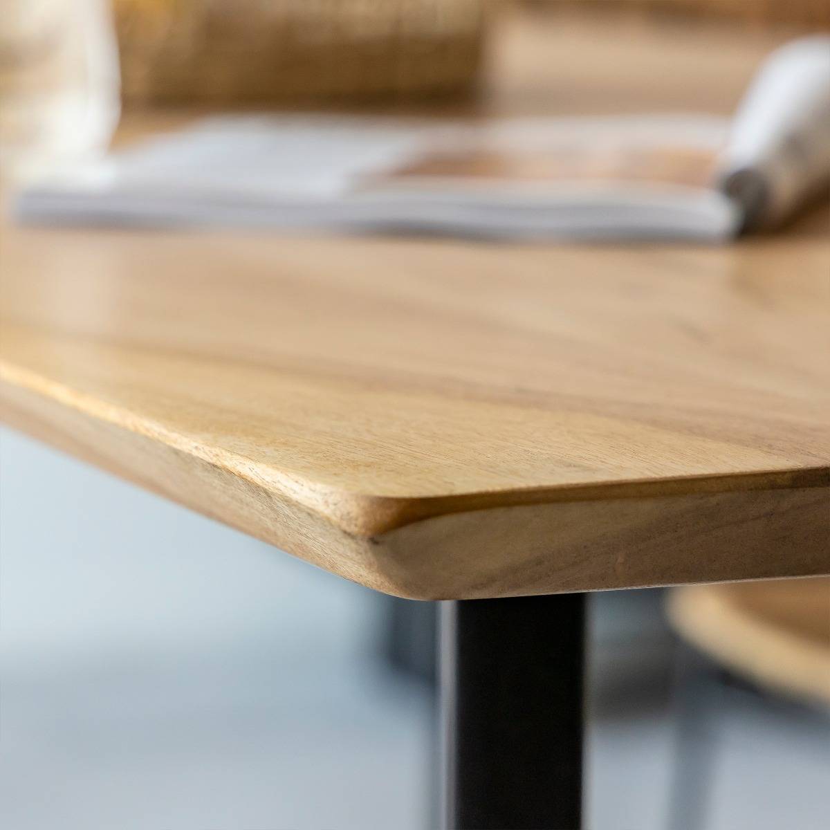 Table à manger en bois d'acacia et métal Alan
