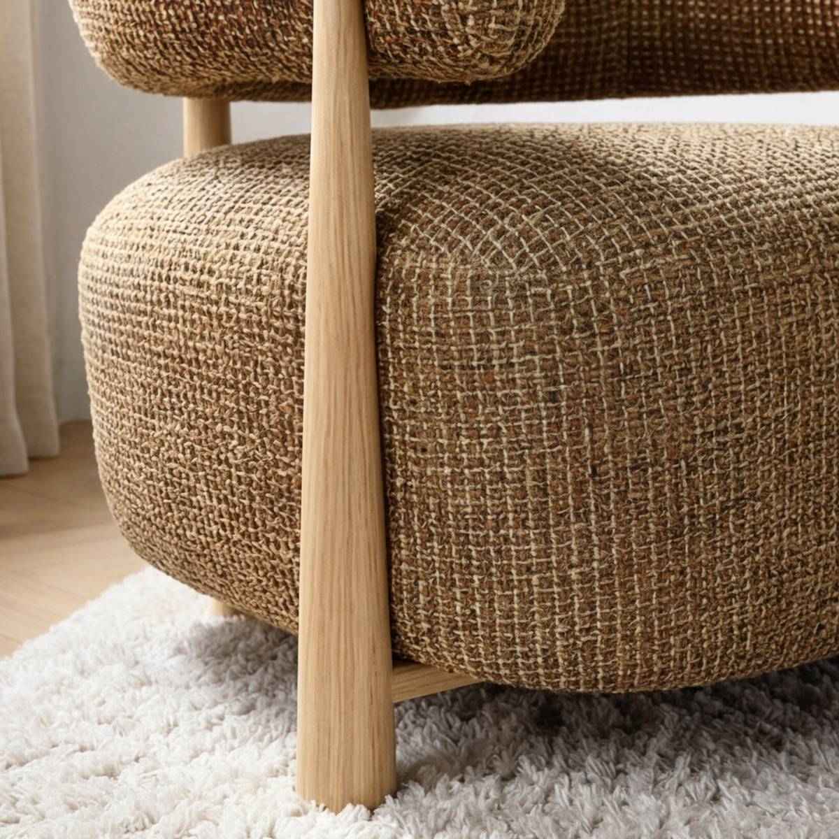 Fauteuil en tissu marron clair et pieds en métal effet bois Anelia