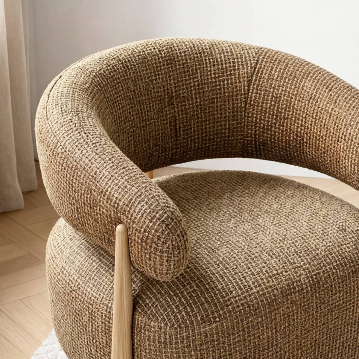 Fauteuil en tissu marron clair et pieds en métal effet bois Anelia